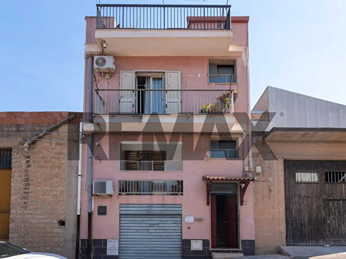 Casa con 15 locali in vendita in Via Vittorio De Sica, Comiso