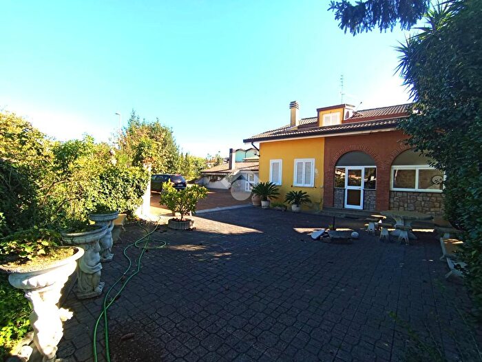 Casa monolocale in vendita in Via delle Rose, Lariano