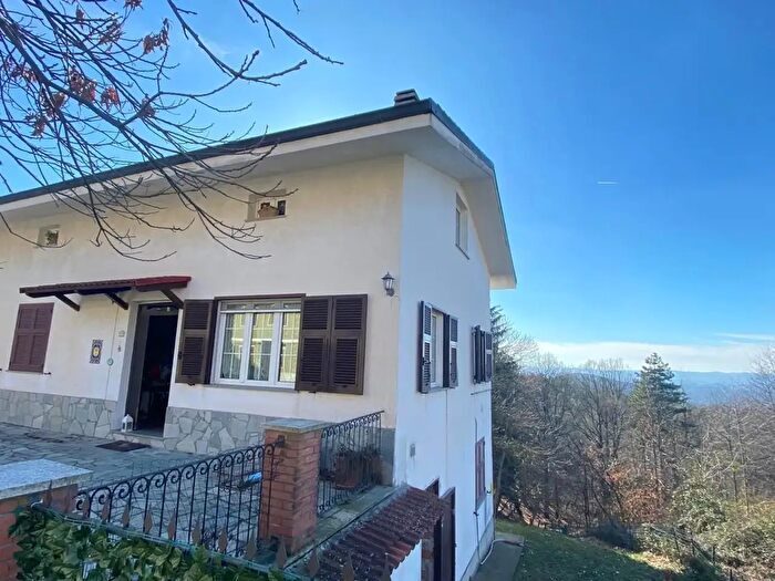 Casa con 7 locali in vendita in Ponzone