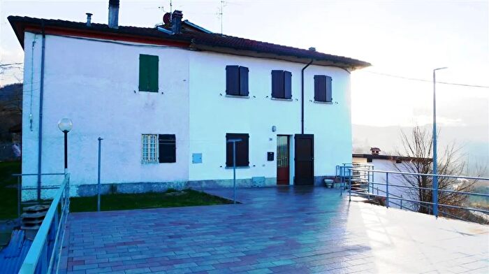 Casa trilocale in vendita in Via Serra Castiglione dei Pepoli, Castiglione Dei Pepoli