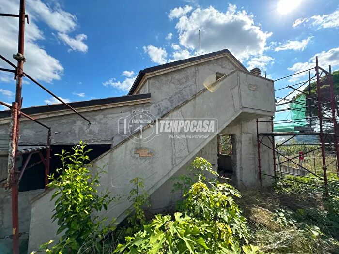 Casa quadrilocale in vendita in Contrada Montupoli Avenna, Miglianico