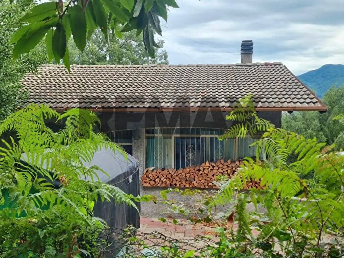 Casa con 6 locali in vendita in Brissago Valtravaglia