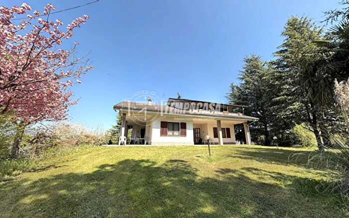 Casa con 8 locali in vendita in Sommariva Del Bosco