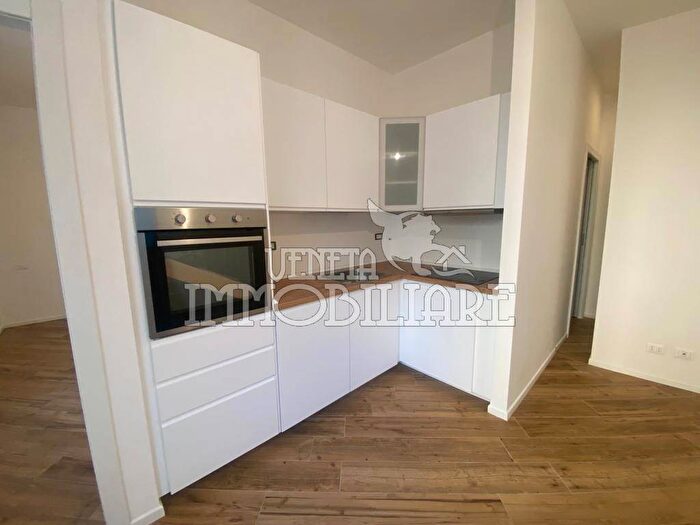 Appartamento trilocale in affitto in Via Antonio Burlando, Staglieno, Genova