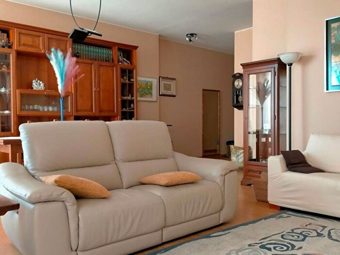 Appartamento trilocale in affitto in Via Vittorio Veneto, Centro, Sesto Calende