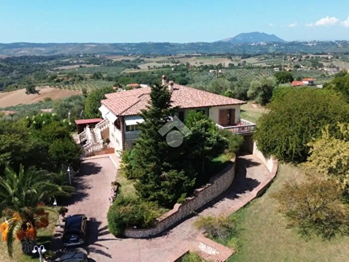 Casa con 6 locali in vendita in Via Santa Maria, Montopoli Di Sabina