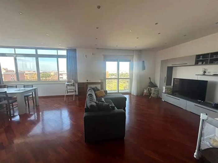 Appartamento quadrilocale in affitto in Via Arcola, Roma