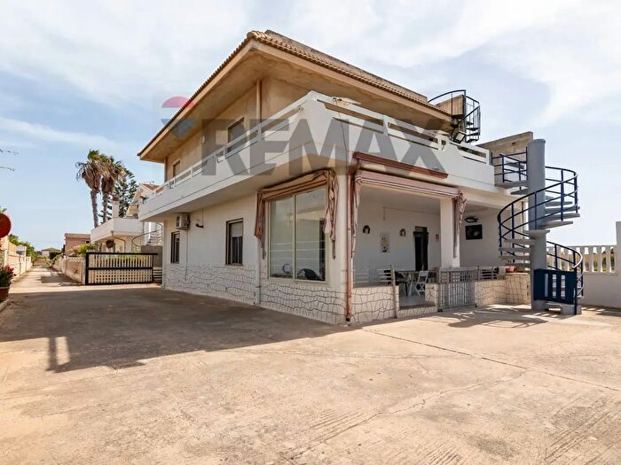 Casa con 8 locali in vendita in Via dei Fiordalisi, Ispica