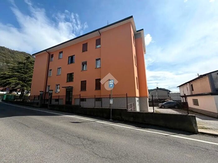 Appartamento trilocale in vendita in Via Fratelli Bonacina, Calolziocorte