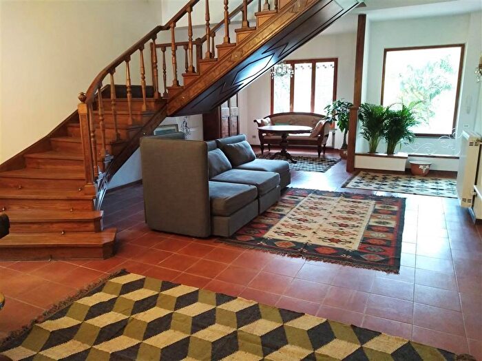 Casa con 6 locali in affitto in Jesi