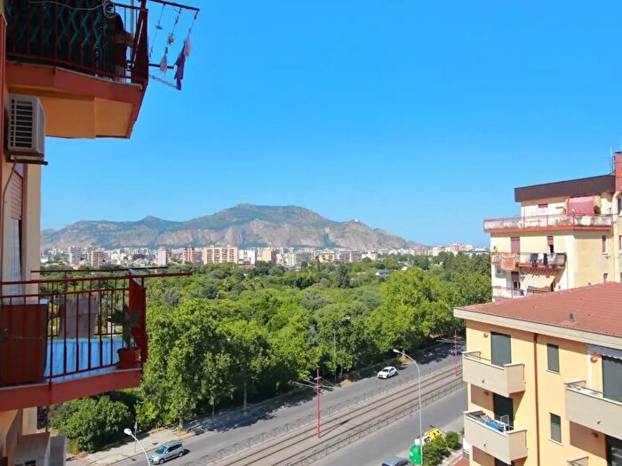 Appartamento quadrilocale in vendita in Via Leonardo da Vinci, Palermo