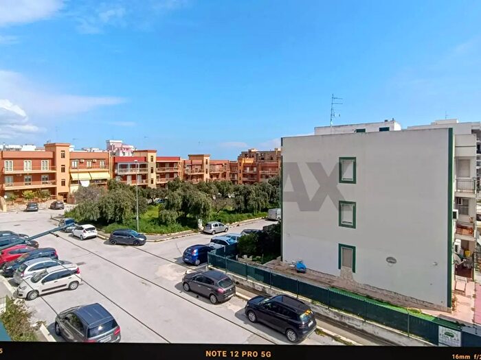 Appartamento trilocale in affitto in Piazza delle Viole, Manfredonia