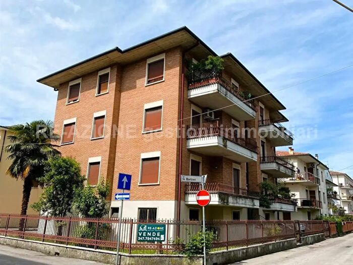 Appartamento quadrilocale in vendita in Via Giuseppe Barbieri, Vicenza