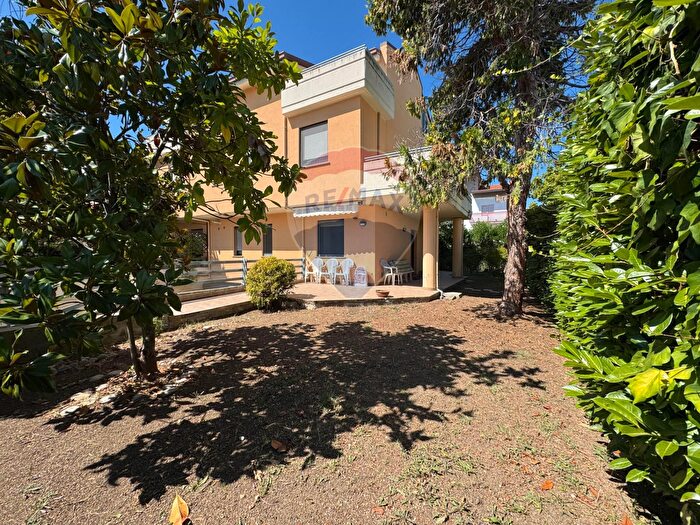 Casa con 7 locali in vendita in Santa Giusta C, Lanciano