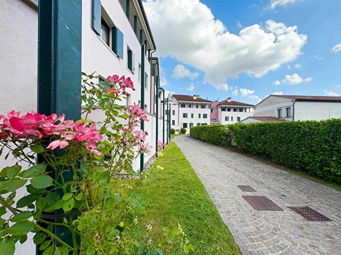 Appartamento con 6 locali in vendita in Via Santo Stefano, Este