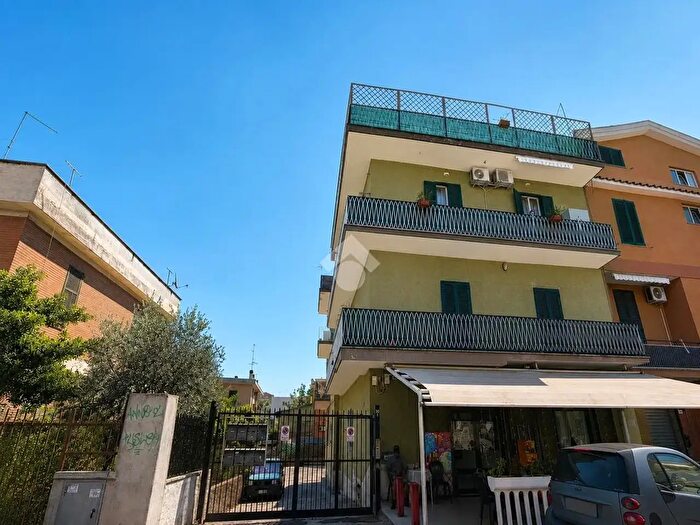 Appartamento bilocale in vendita in Via del Fringuello, Roma