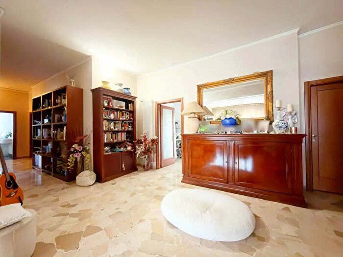 Appartamento con 5 locali in vendita in Firenze