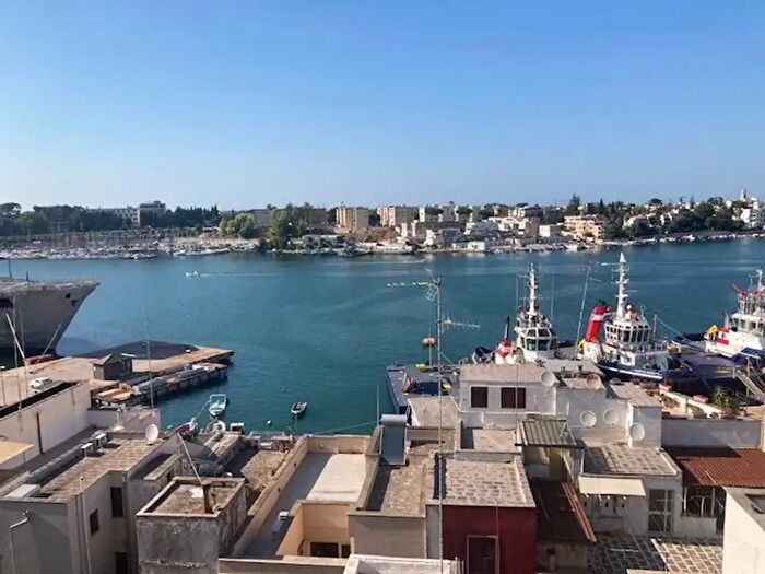 Appartamento quadrilocale in vendita in Via S Aloy, Brindisi