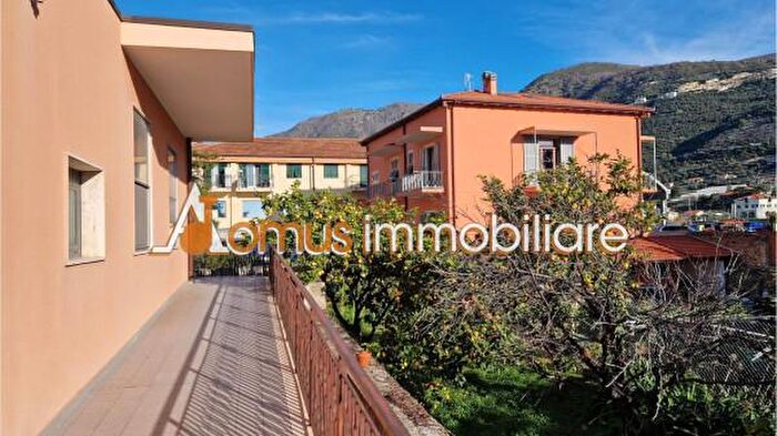 Appartamento trilocale in vendita in Via Goffredo Mameli, Taggia