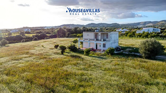 Casa con 6 locali in vendita in Via Palma, Avola