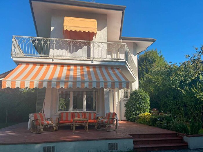 Casa con 5 locali in affitto in Via Scassi Carli, Centro, Forte dei Marmi