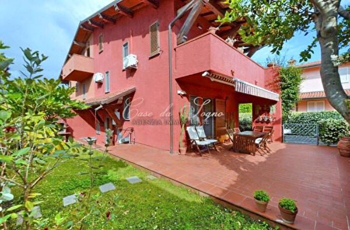 Casa con 5 locali in vendita in Via Duca dAosta, Forte Dei Marmi