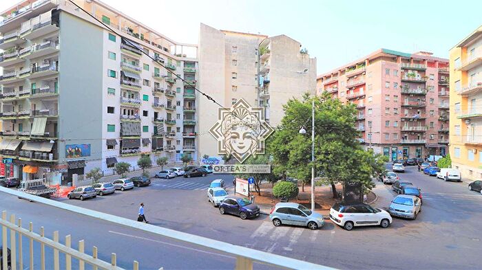 Appartamento con 8 locali in vendita in Via Asiago, Catania