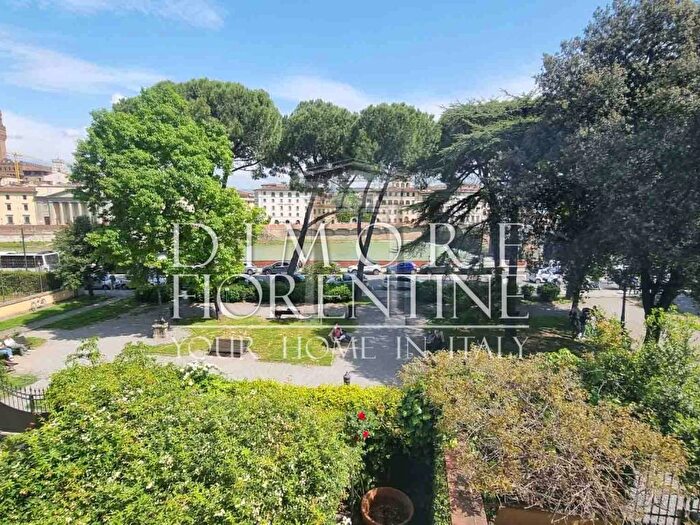 Appartamento con 6 locali in affitto in Lungarno Torrigiani, San Niccolò, Firenze