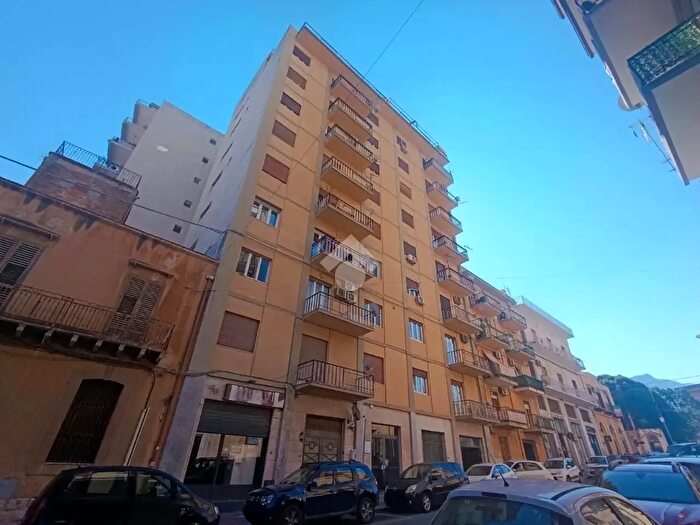 Appartamento con 5 locali in vendita in Via Stesicoro, Termini Imerese