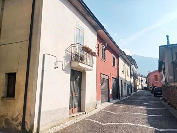 Casa quadrilocale in vendita in Via Tommaso Marranzini, Santa Lucia Di Serino