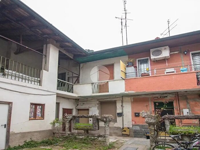 Casa quadrilocale in vendita in Via Manzoni, Garbagnate Milanese