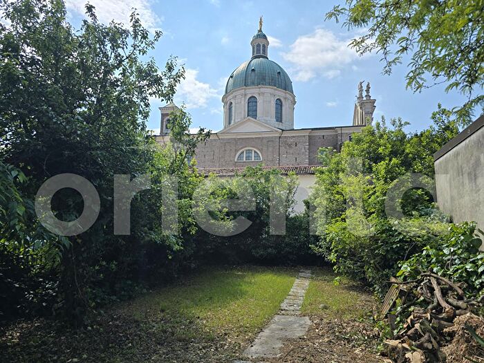 Casa con 9 locali in vendita in Via Antonio Tebaldini, Montichiari