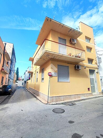 Appartamento trilocale in vendita in Via Catania, Erice