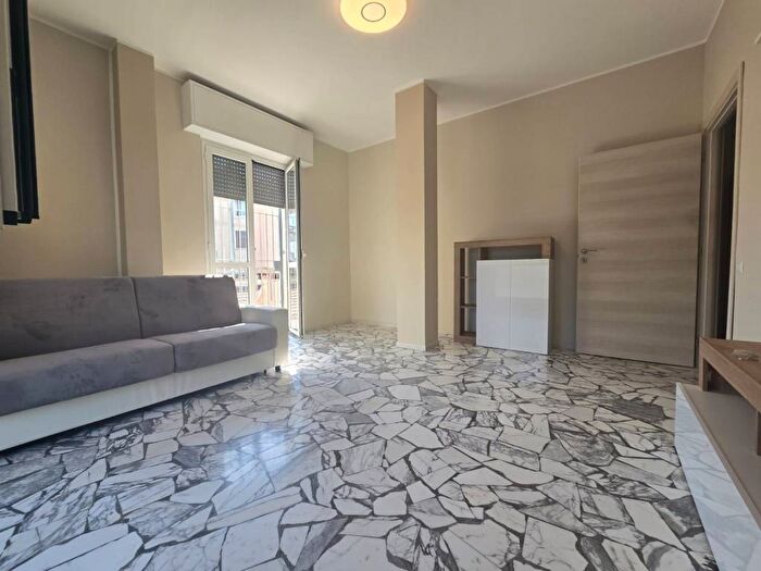 Appartamento trilocale in affitto in Via Paolo Gaffuri, Loreto, Bergamo