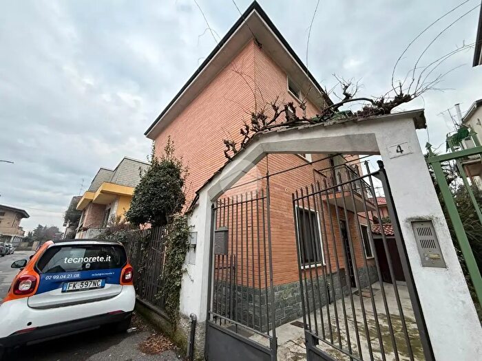 Casa con 6 locali in vendita in Via Treviso, Paderno Dugnano
