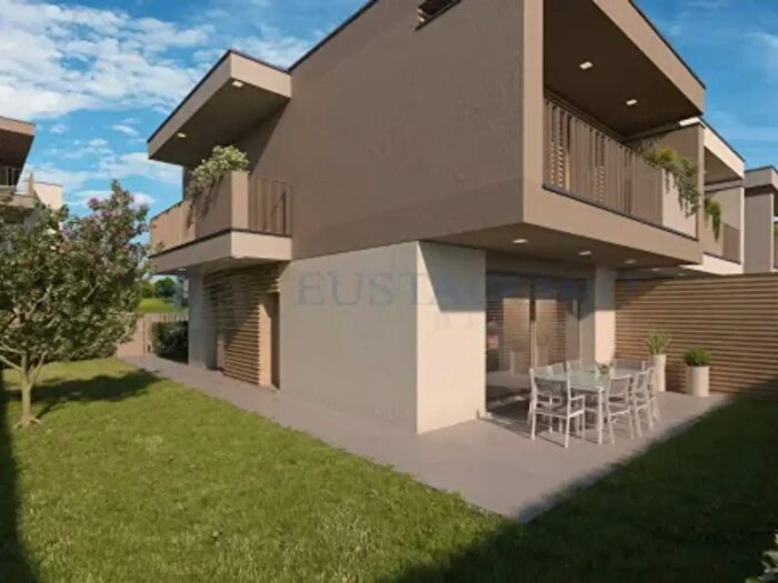 Casa quadrilocale in vendita in Via Don Giovanni Todeschini, Mozzo