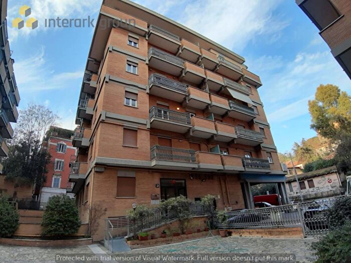Appartamento trilocale in affitto in Via Gualtiero Serafino, Medaglie d'Oro, Roma