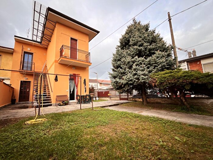 Appartamento trilocale in vendita in Via Ludovico Sforza, Galliate