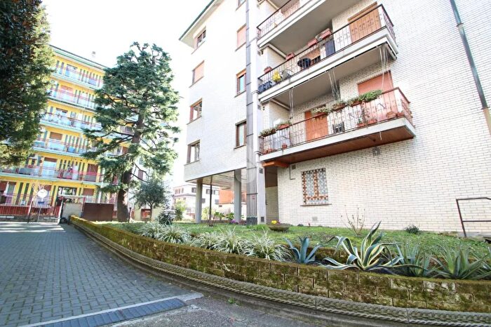 Appartamento trilocale in vendita in Via Resegone, Garbagnate Milanese