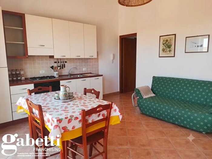Appartamento trilocale in vendita in Via Nazionale Zappardino Snc, Piraino