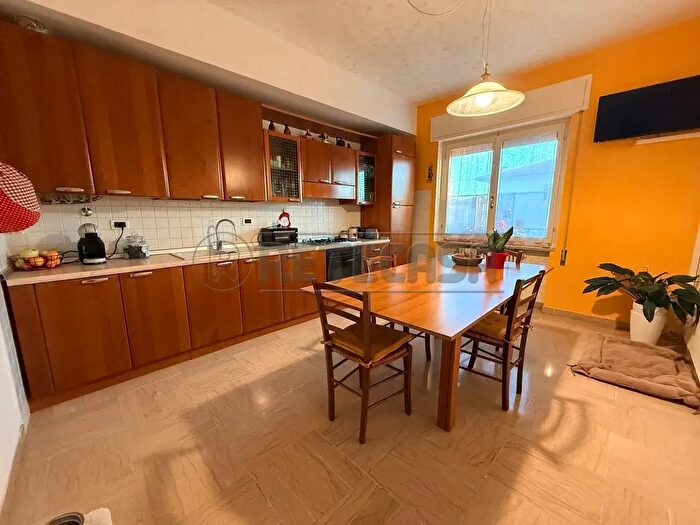 Appartamento con 5 locali in vendita in Zona Valle, Montecchio Maggiore