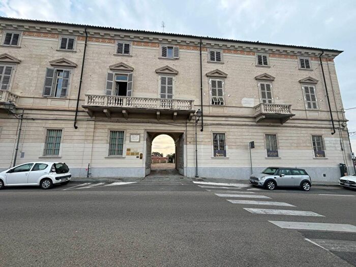 Appartamento quadrilocale in affitto in Via delle Rosine, Centro Storico, Chieri