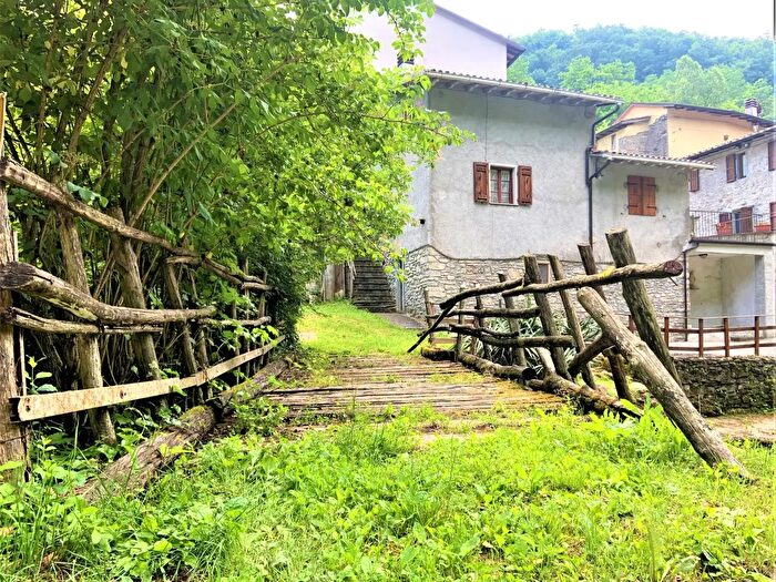 Casa trilocale in vendita in Via del Cerbino, Vernio