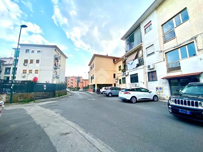 Appartamento trilocale in vendita in Via Ercolano Salvi, Napoli