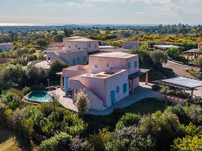 Casa con 5 locali in vendita in Località Is Molas, Pula