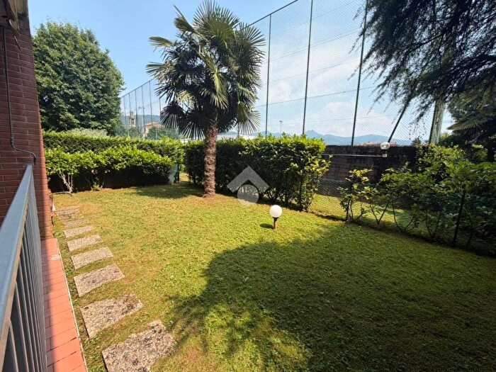 Appartamento trilocale in affitto in Via Giosuè Carducci, Centro, Torre Boldone