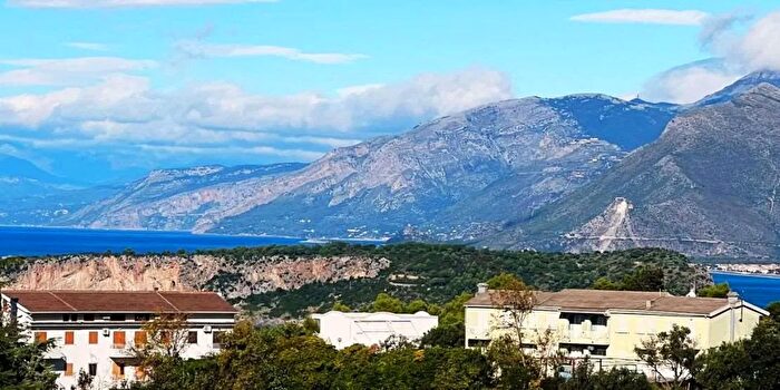 Appartamento trilocale in vendita in Corso Principi Lanza di Trabia, San Nicola Arcella