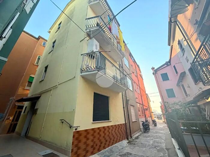 Appartamento trilocale in vendita in Via Sottomarina, Chioggia