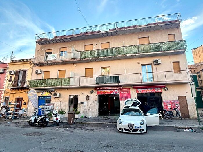 Appartamento trilocale in vendita in Via Brancaccio, Palermo