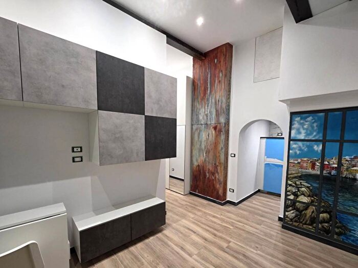 Appartamento quadrilocale in affitto in Vico delle Cavigliere, Prè, Genova